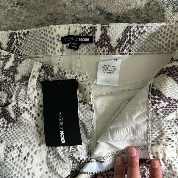 Fashion Nova Snakeskin Print Jeans Womens Large High Waist Animal Pattern - Picture 2 of 4